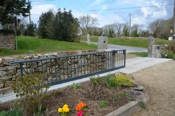 Portails-et-cloture-a-Mellac